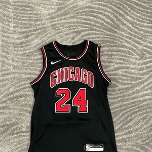 NBA dry fit, boys medium Lauri Markkanen ChicagoBullsNike jersey